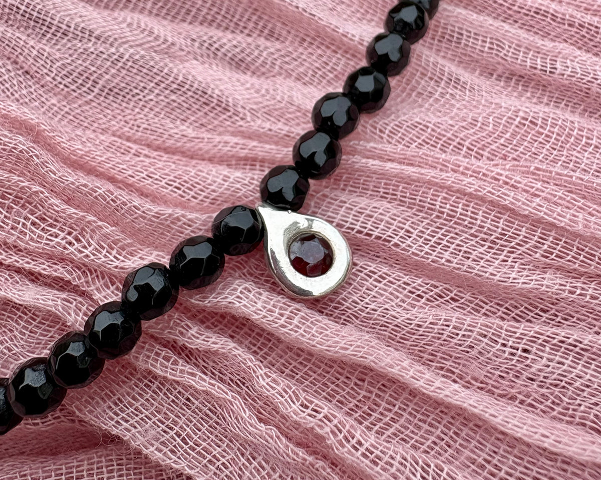 Onyx and garnet beaded necklace